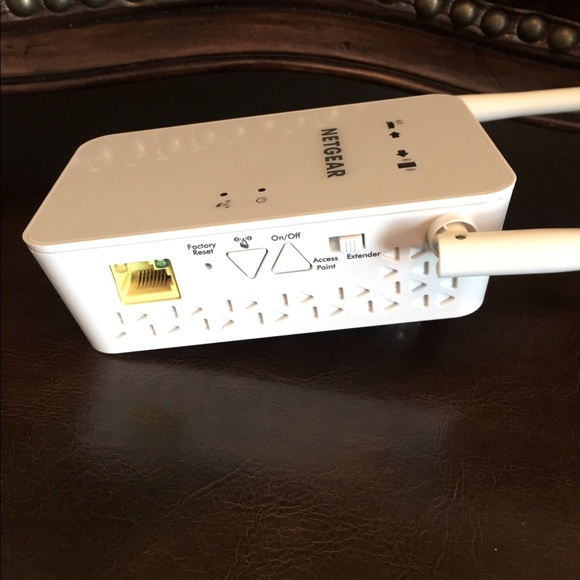 NETGEAR Router Extender - Picture 3 of 3